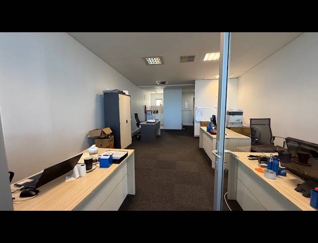 84M² OFFICE TO LET IN LA LUCIA RIDGE